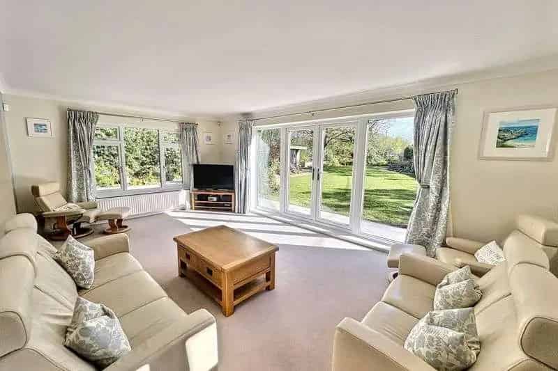 5 Bed Detached House for Sale