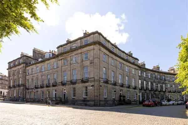 Stunning 4-Bedroom Georgian Flat in Edinburgh's New Town
