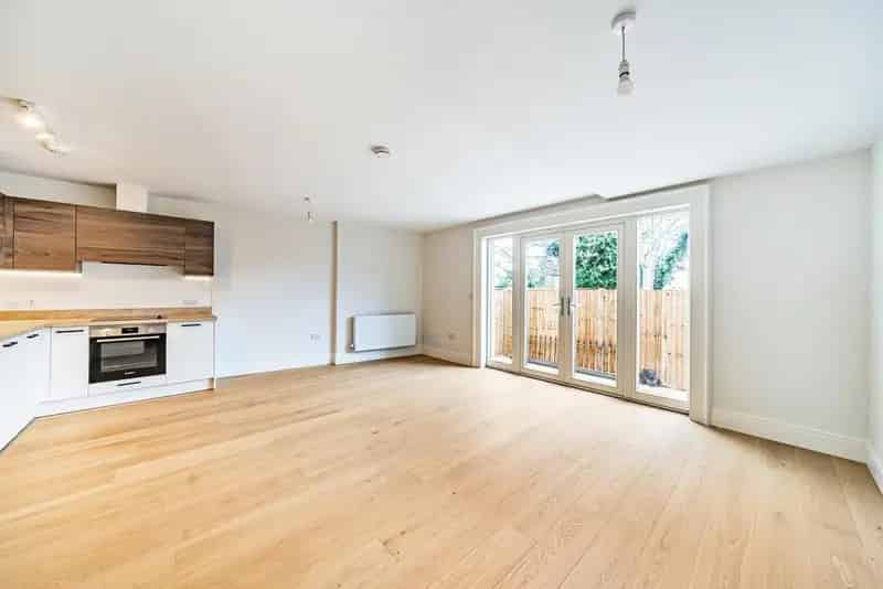Flat For Sale , Grand Drive, London, England