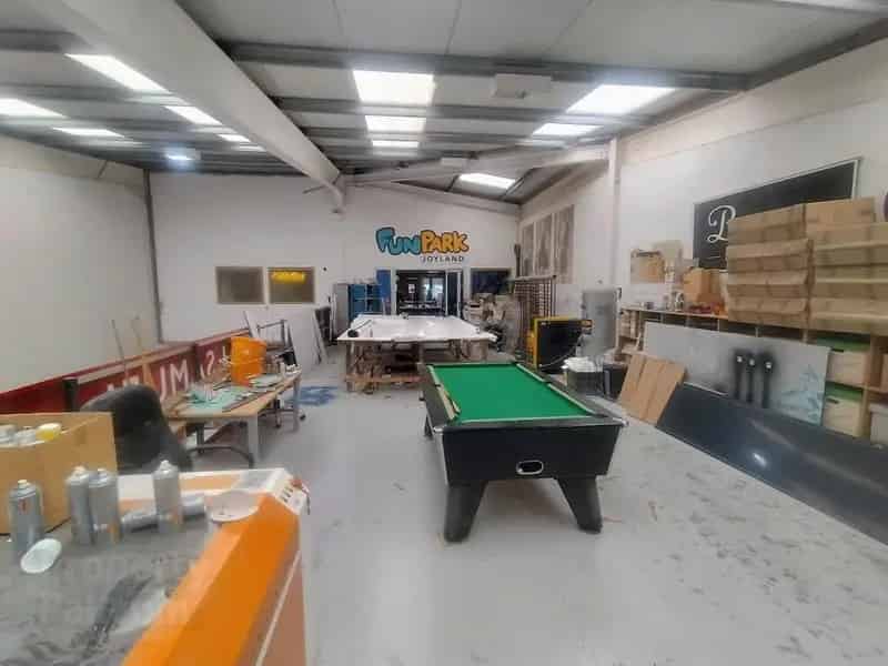Commercial property For Rent , London Road, Newbury, England