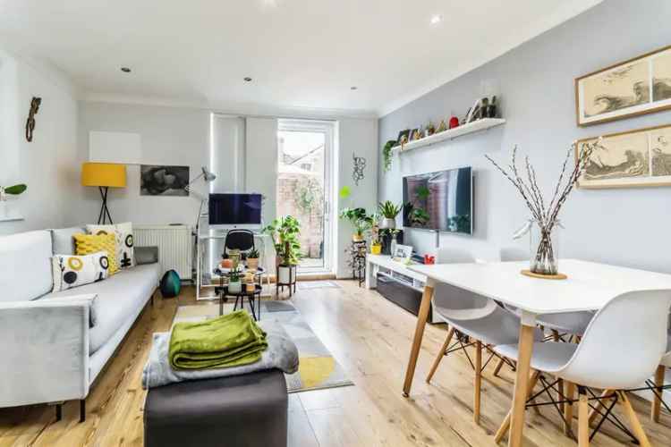 Flat For Sale in Kynaston Road, London, England