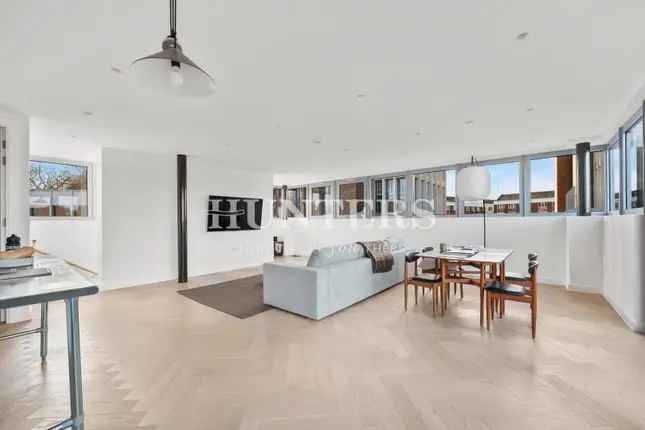 Ultra Modern Triplex Apartment In Hackney Downs