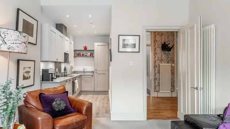 2 Bedroom Flat near Amenities and Transport Links