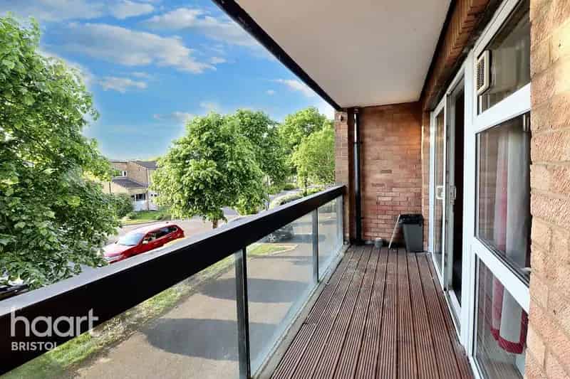 2 Bedroom Flat For Sale Needs Modernisation