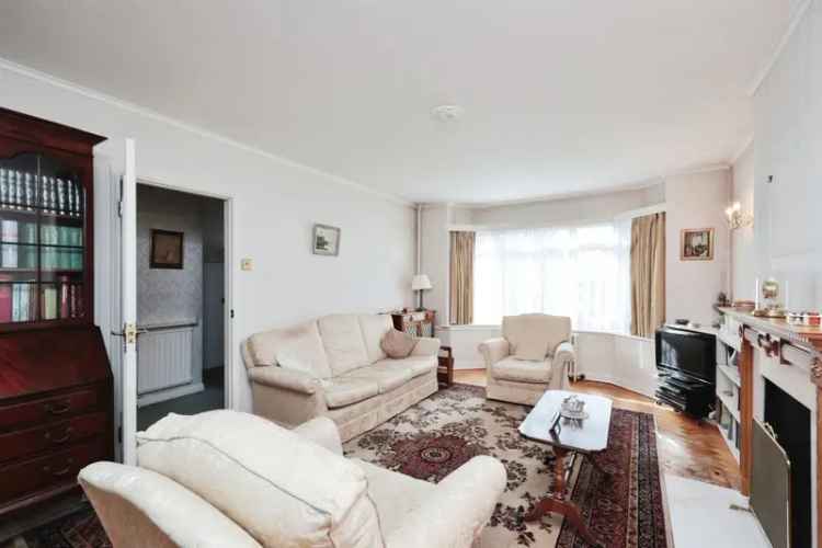 3 Bed Detached House Cassiobury Watford Close to Park and Station