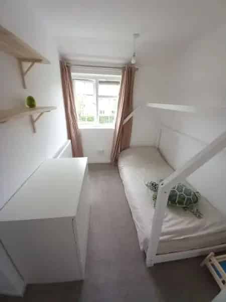 3 Bedroom House with Garage and Garden