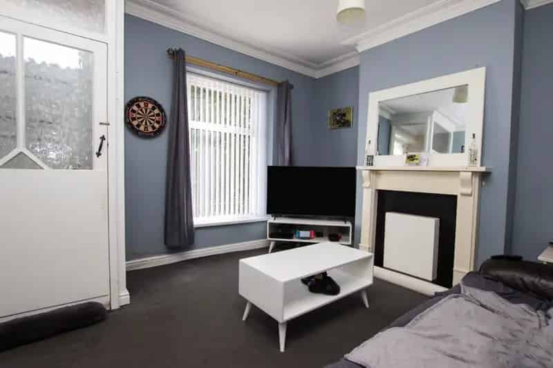 2 bedroom House
 For Sale 
Total Size: 861 SQ FT