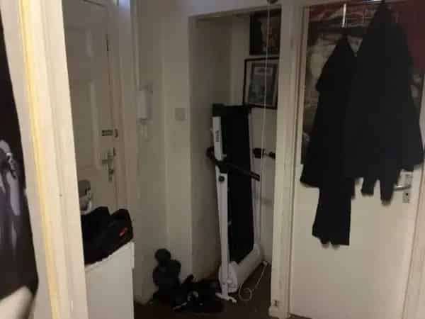 3rd Floor Flat Near Shops and Train Stations - Pets Allowed