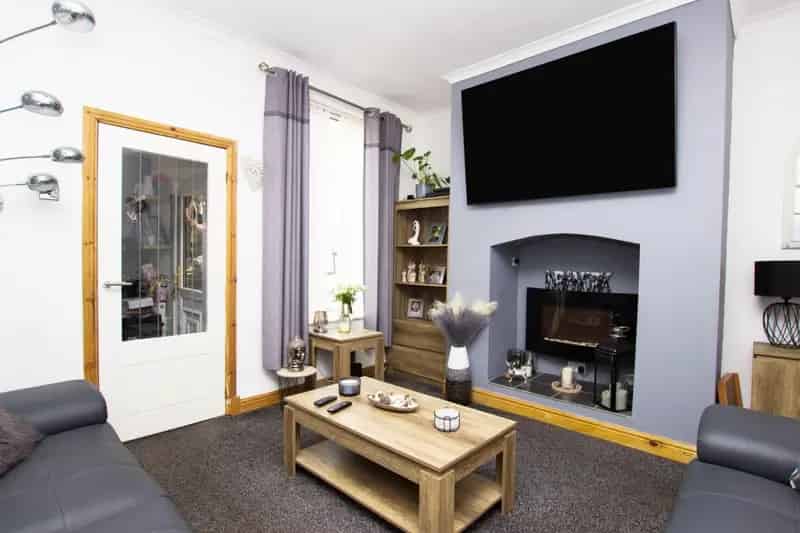 2 bedroom House
 For Sale 
Total Size: 915 SQ FT
