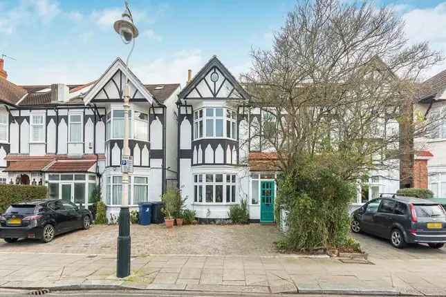 5 Bedroom Semi-Detached House for Sale in London W13