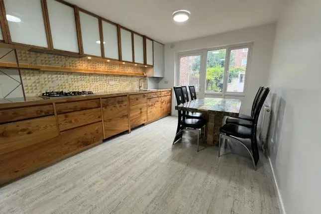 Townhouse to Rent in Brick Lane London E2 Near Shoreditch