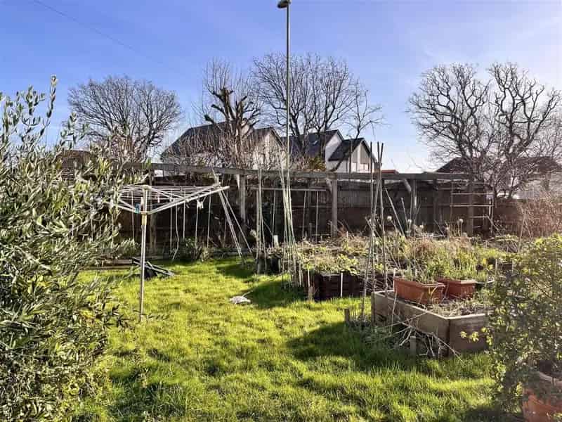 5 Bed Detached House For Sale Near Beach