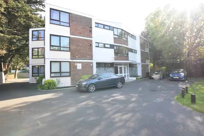 2 Bedroom Flat East Cliff Part Furnished Apartment