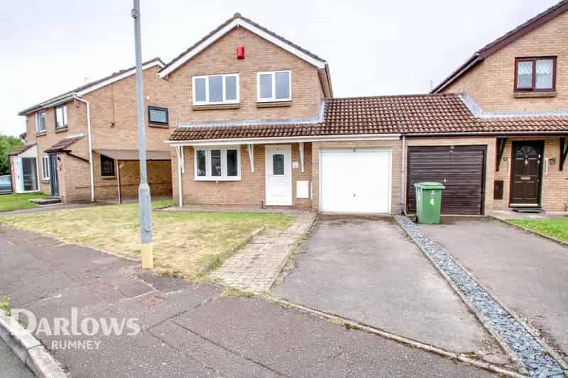 3 Bedroom Detached House For Sale