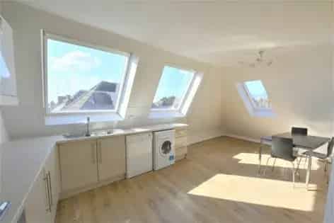 2 Bed Flat 63m2 Near Hendon Central Station London