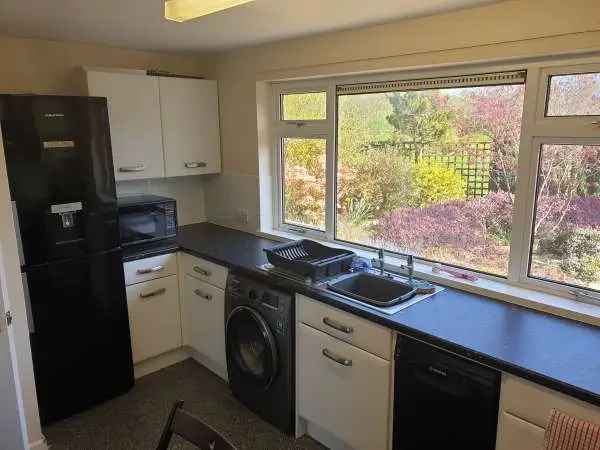 Bungalow For Rent in East Hampshire, England