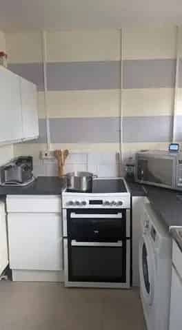 Two-Bedroom End House with Garden and Parking - Ideal for Small Family