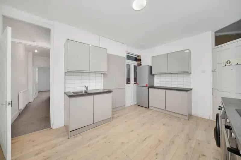 2 Bedroom Flat House to Rent