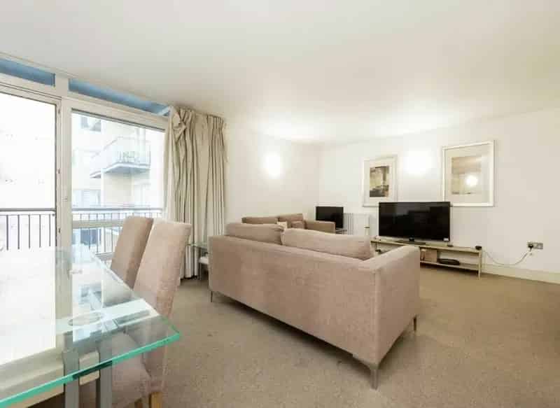 Three Bedroom Apartment in South Quay Canary Wharf