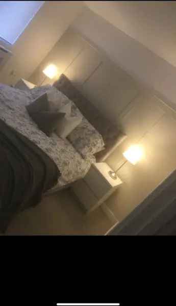 2 Bed House Lyde Green 2 Parking Spaces Garden