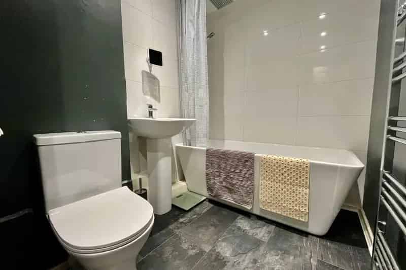 1-Bed Flat Rawdon LS19 Unfurnished Zero Deposit Available