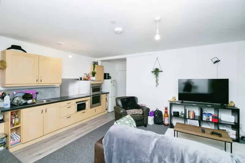 2 Bedroom Ground Floor Flat Ideal Investment Penarth
