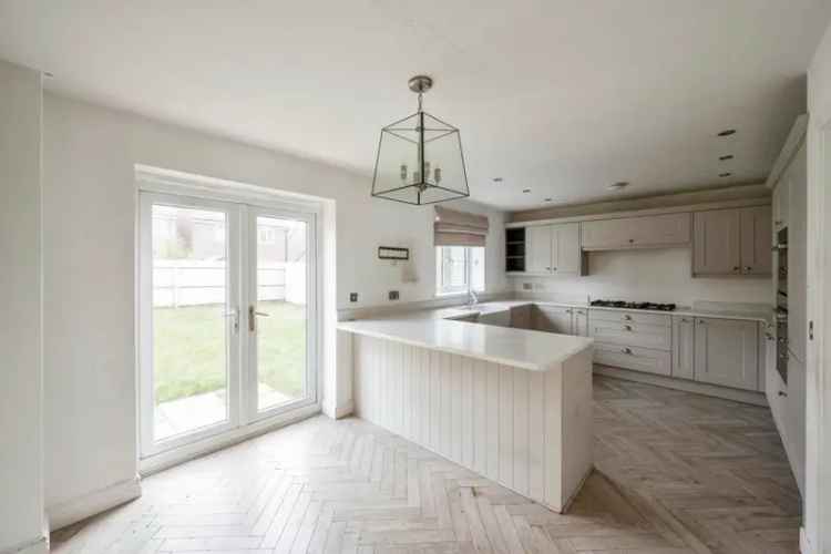 4 Bed 2 Bath House With Kitchen Diner and Gardens