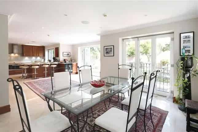 Detached House for Sale in Wimbledon Village SW19