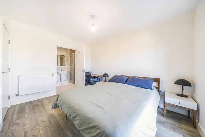 Flat For Sale , London, England