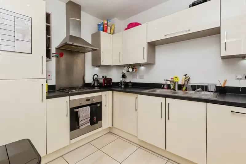 Modern 2-Bedroom House Near Aylesbury Train Station