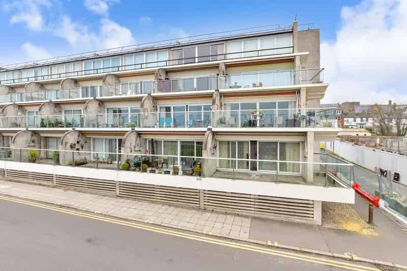 3 Bedroom Maisonette with Stunning Sea Views