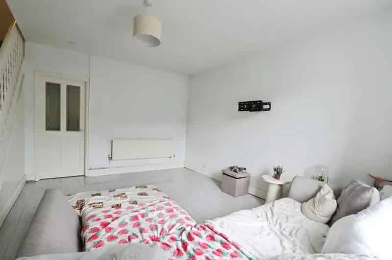 3 Bedroom Terraced House Near Schools and Parks