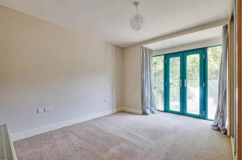 2 Bedroom Apartment Cambridge Freshly Decorated Allocated Parking