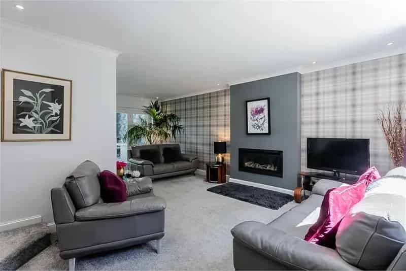 4 Bed Detached House with 3 Reception Rooms Barnton