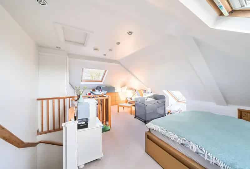 2 Bedroom Maisonette for Sale Near Morden Tube