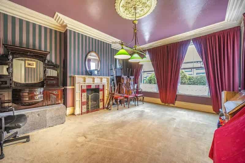 Four Bedroom Edwardian Villa 2300 sq ft Near Amenities