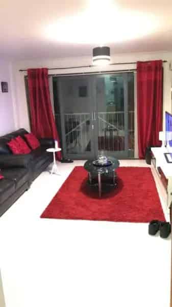 1 Bedroom Flat Near 3 Train Stations