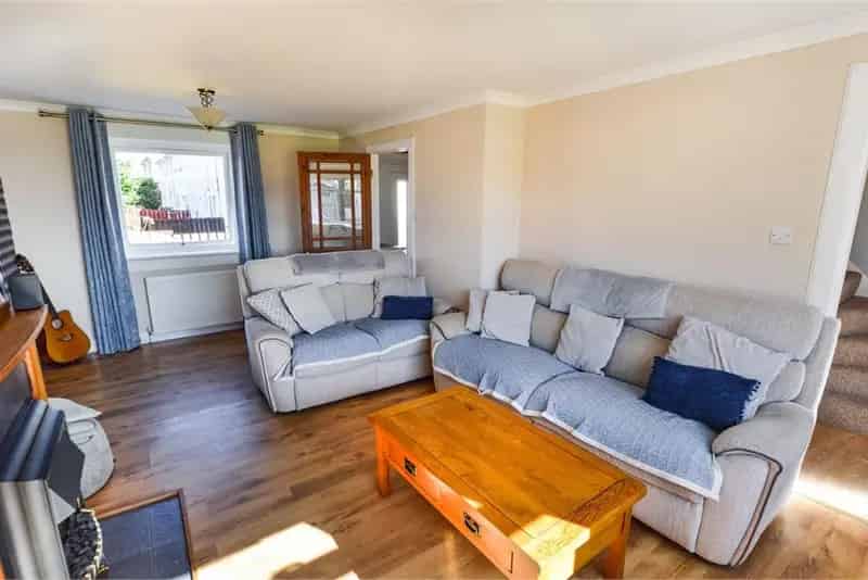 2 Bed End Terrace House with Garden and Arran Views