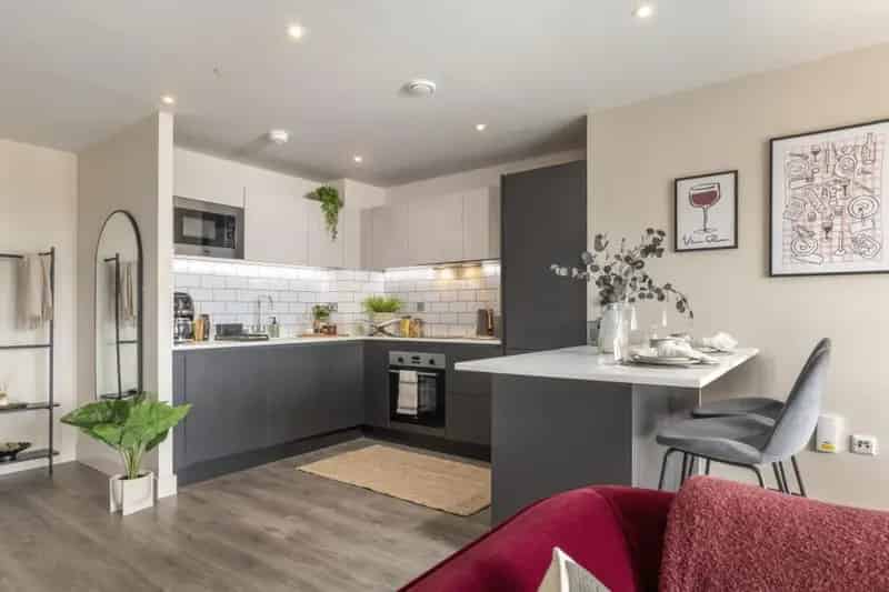 2 Bedroom Apartment Low Deposit City Views Gym WiFi Pet Friendly