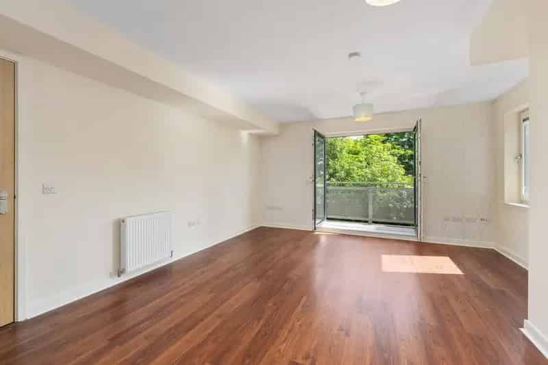 2 Bedroom Flat for Sale Easter Road Edinburgh