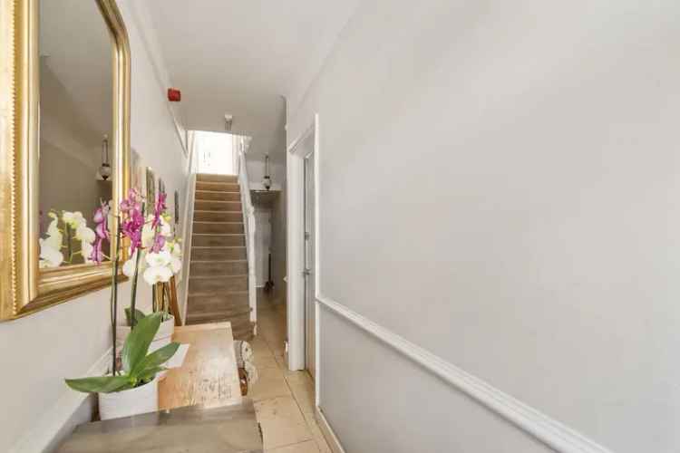 Detached House for sale with 9 bedrooms, Sandycombe Road, Richmond