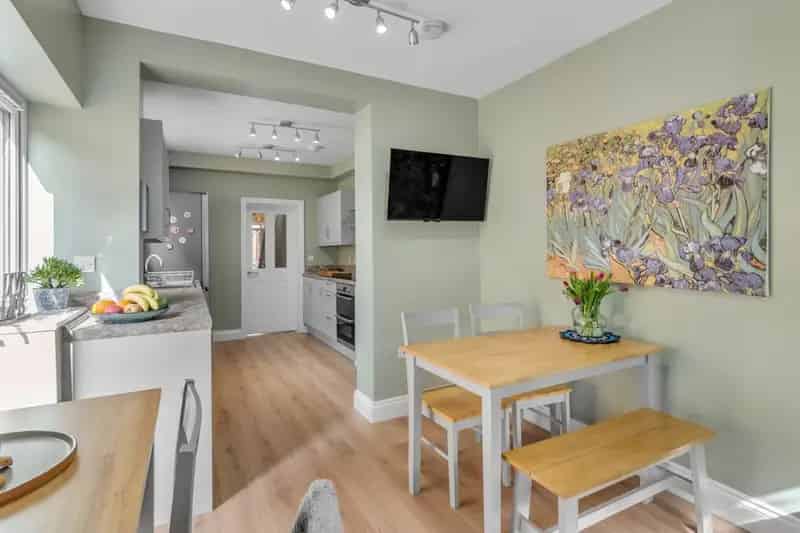 5 Bed Student House with 2 Bathrooms Near University
