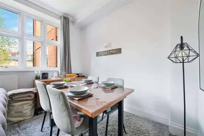 2 Bed Flat for Sale in Banstead