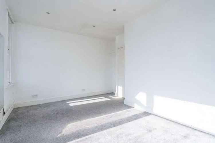 1 Bed Flat for Sale in Central Watford Near Station