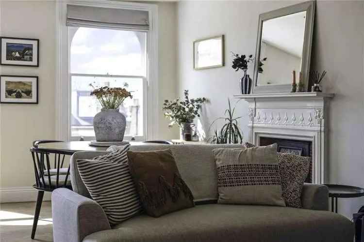 2 Bed Flat for Sale in Clapham