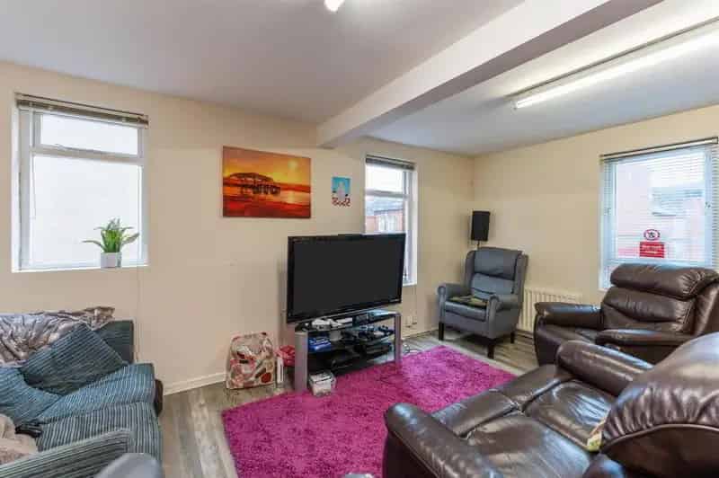Mixed Use Property Investment Opportunity 5 Bed Apartment Retail Unit HMO Approved