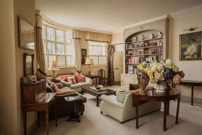 Beautiful Family Home in Old Chelsea with Private Garage