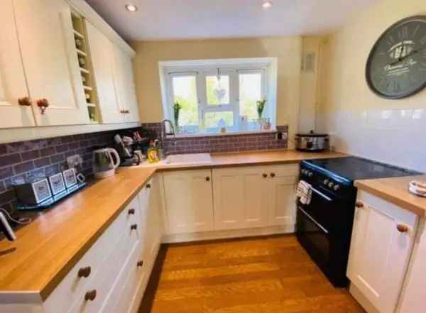 Flat For Rent in Brentwood, England