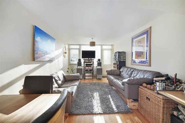 2 Bedroom Maisonette Near Bethnal Green