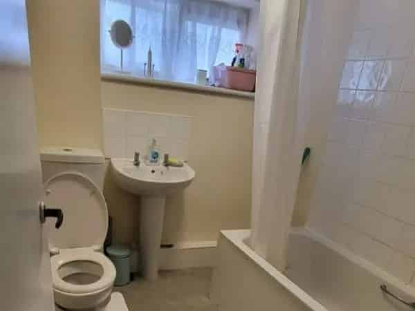 2 Balconies, Large Living Room, FTTP Broadband, Ample Parking